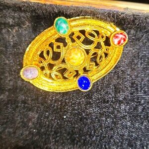 V54. Vintage Goldtone 5Stone Brooch